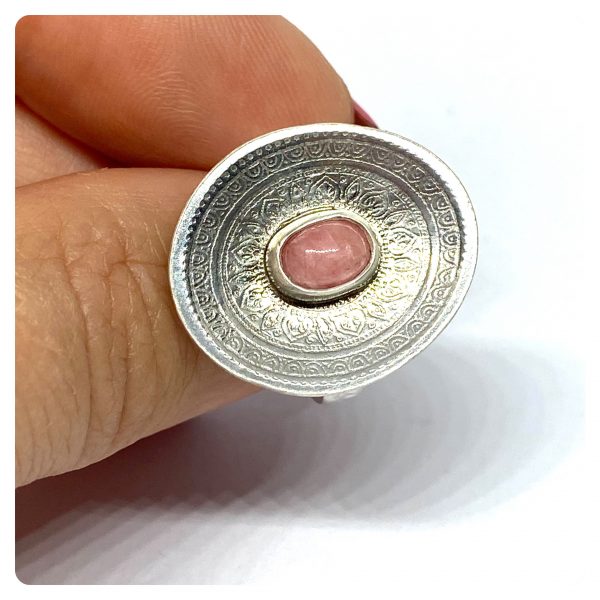 Rózsaszín mandala gyűrű