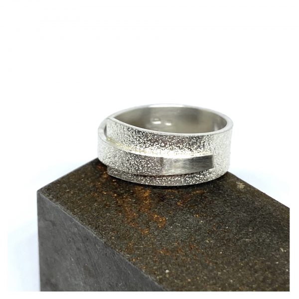 Körben ezüst gyűrű
